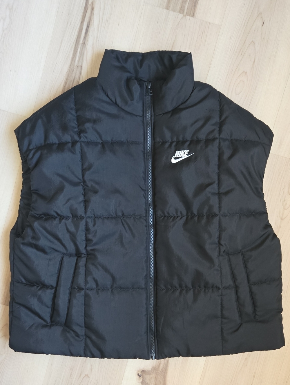 Nike Women's Sportswear Classic Puffer Therma-FIT Loose Fit, Black, Size Small
